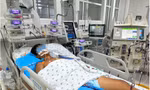 Nguy kịch vì chơi bóng giữa trời nắng nóng