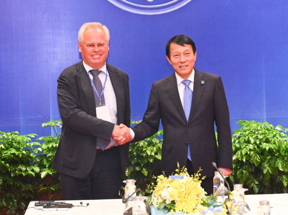 Bộ trưởng Lương Tam Quang và ngài Kaspersky Evgeny Valentinovich. screen-shot-2025-10-25-at-195056.png