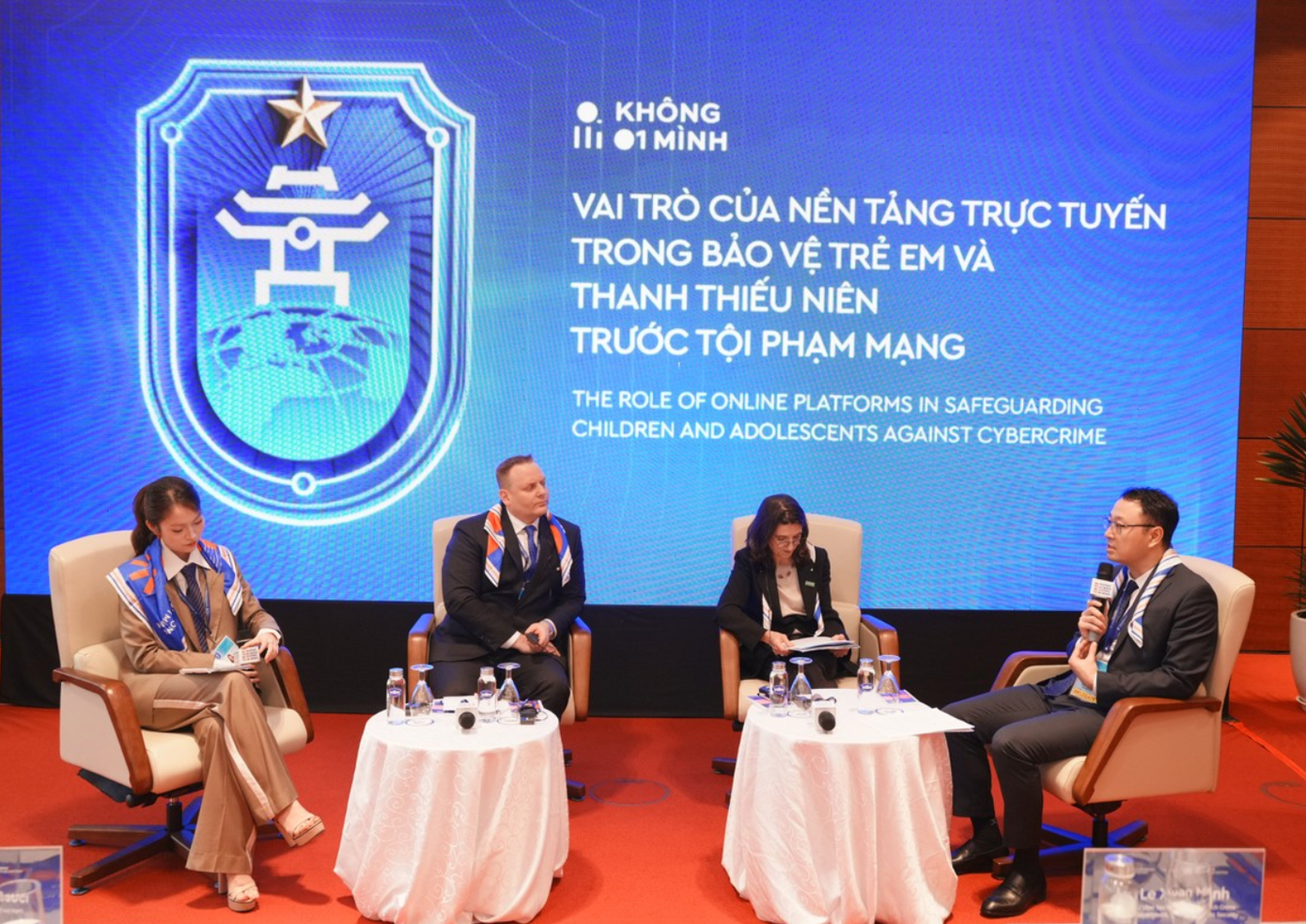 Đại biểu các nước thảo luận tại tọa đàm. screen-shot-2025-10-25-at-204727.png