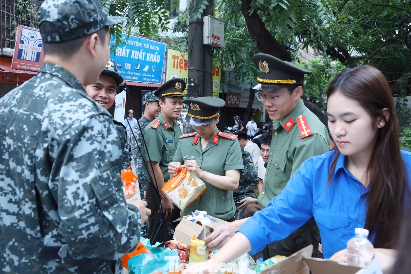 tp-c_98fa2278-96be-487e-b2af-2f3f6937a3fc.jpg