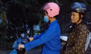 Vượt rào cản ngôn ngữ, đưa thủ tục hành chính về với dân bản vùng biên