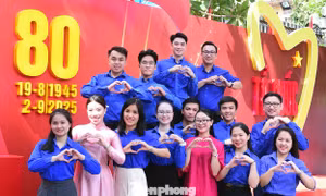 Người trẻ đua trend 'Tôi yêu Tổ quốc tôi'