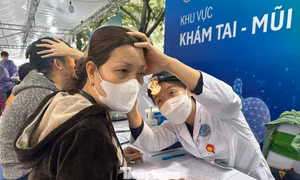 Phòng khám đặc biệt trên phố đi bộ Trần Nhân Tông
