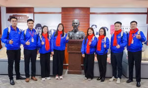 Đoàn đại biểu thanh niên Việt Nam viết tiếp câu chuyện hữu nghị 'Theo dấu chân Bác Hồ'