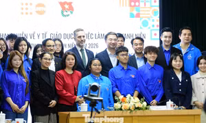 Cảnh báo cha mẹ trẻ nuôi con theo 'bác sĩ Google'