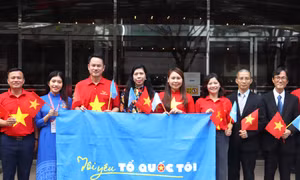 Từ tình yêu Tiếng Việt đến lễ chào cờ 'Tôi yêu Tổ quốc tôi' của giáo sư Nhật Bản