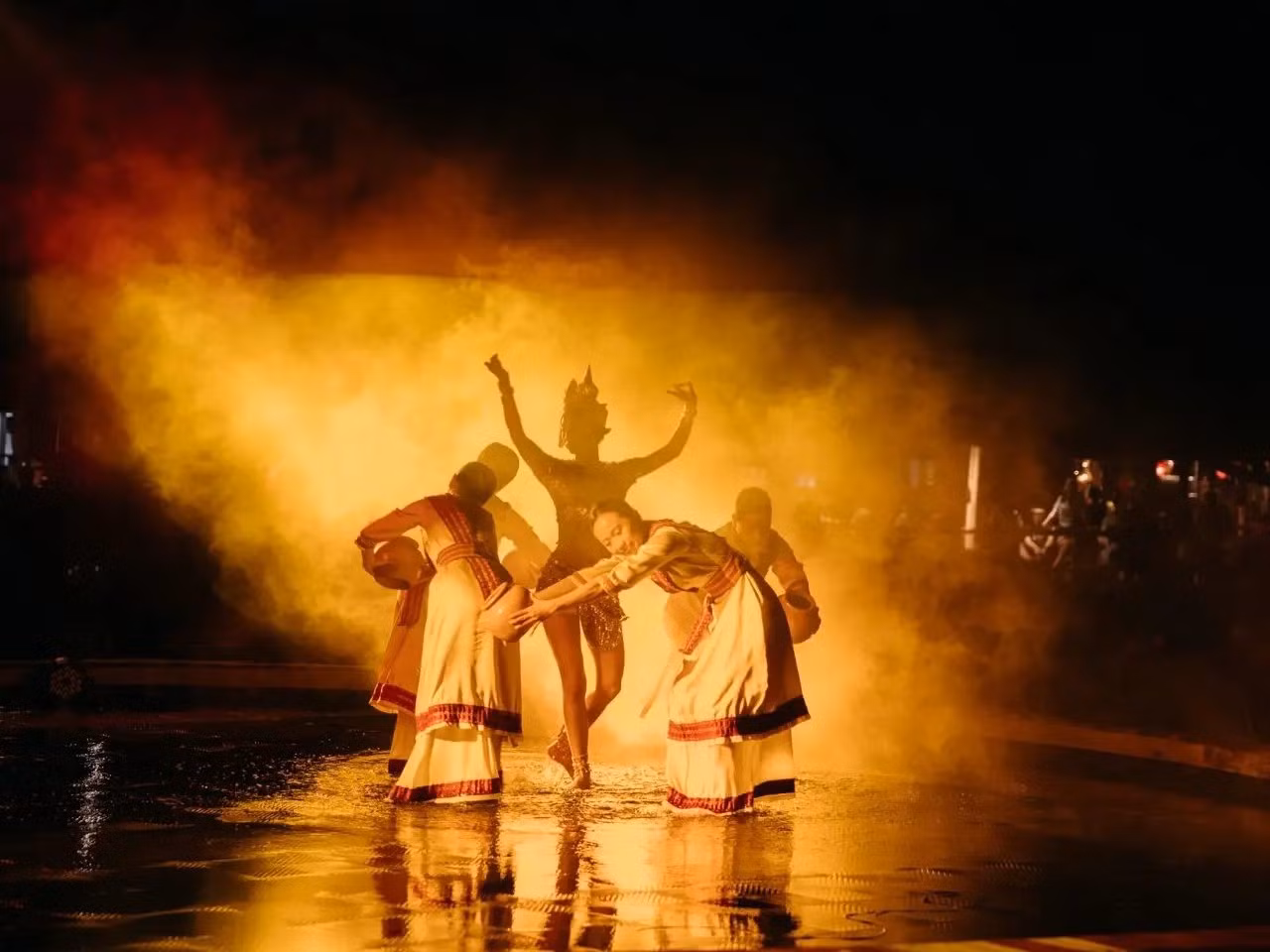 show-dien-tai-nha-trang-xua.jpg