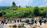 Hàng trăm người xuyên đêm tìm nạn nhân bị lũ cuốn ở Lai Châu