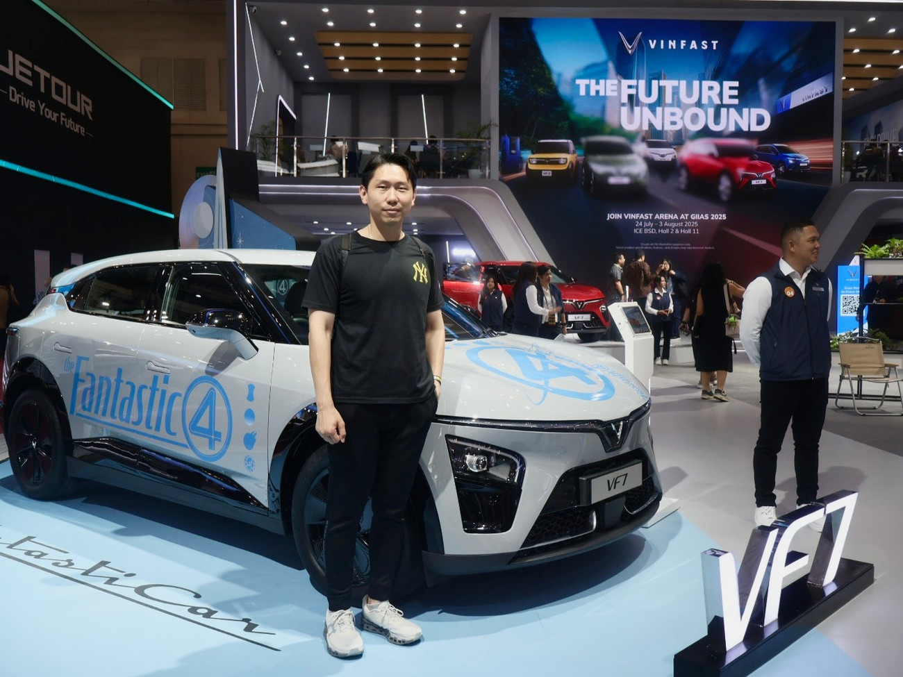 Anh Michael Yo ấn tượng với thiết kế đậm chất thể thao của VF 7. a1.jpg