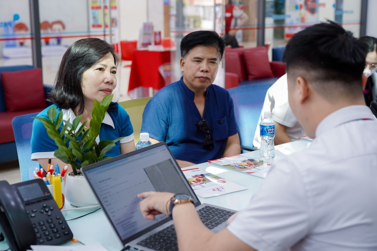 Phương thức xét học bạ tại UEF luôn được đông đảo phụ huynh và thí sinh quan tâm image002-2943.jpg