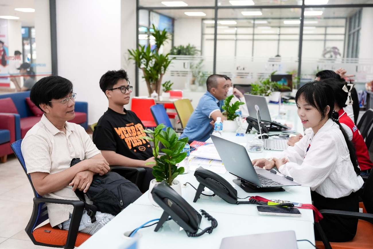Nhiều phụ huynh chủ động đồng hành với con trong giai đoạn quan trọng image003-7715.jpg