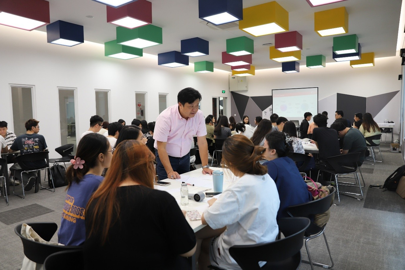 Bên cạnh phát triển học thuật, sinh viên BUV tham gia chương trình Nâng cao Năng lực Cá nhân và Kỹ năng (PSG) xã hội nhằm phát triển bản thân. image007-6974.jpg