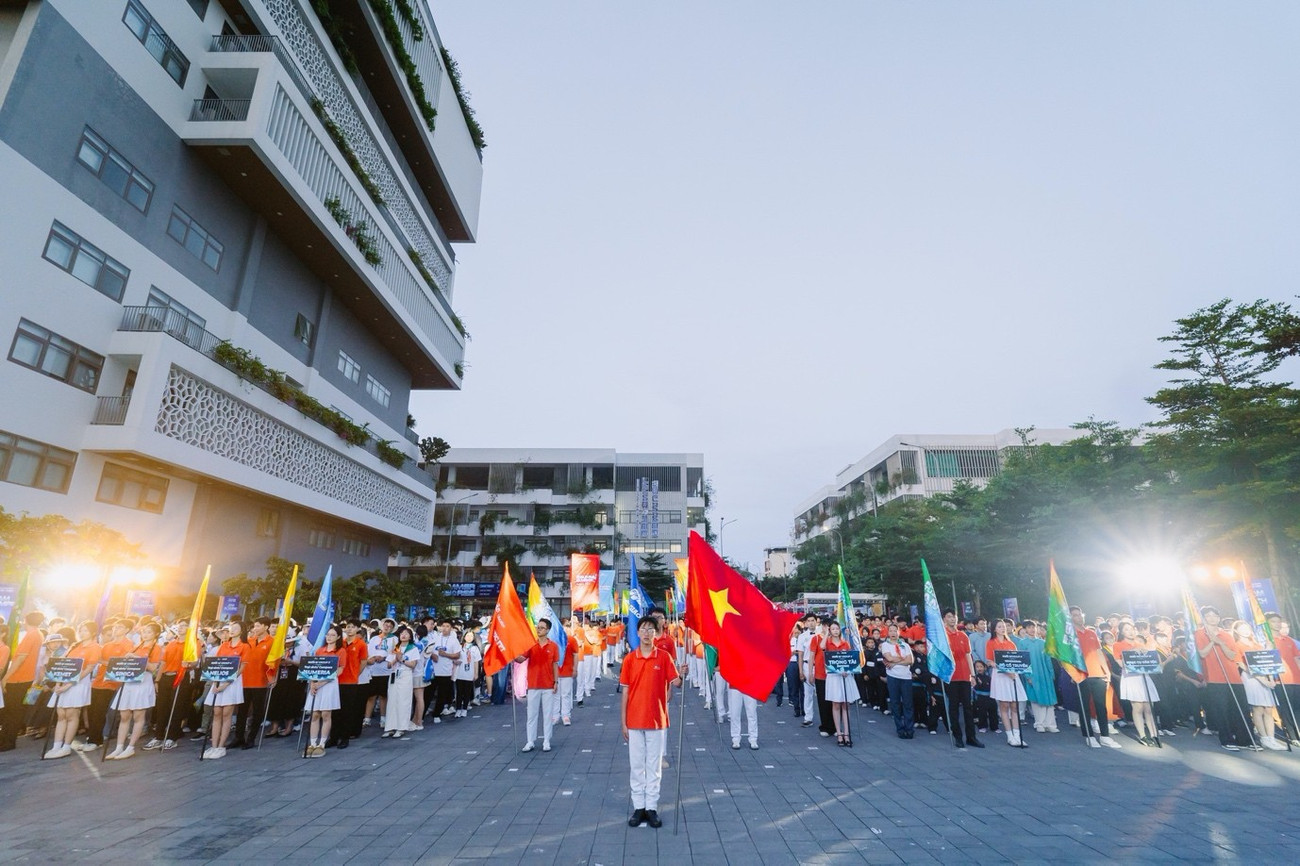 Hoạt động diễu hành tại khuôn viên trường image001-9646.jpg