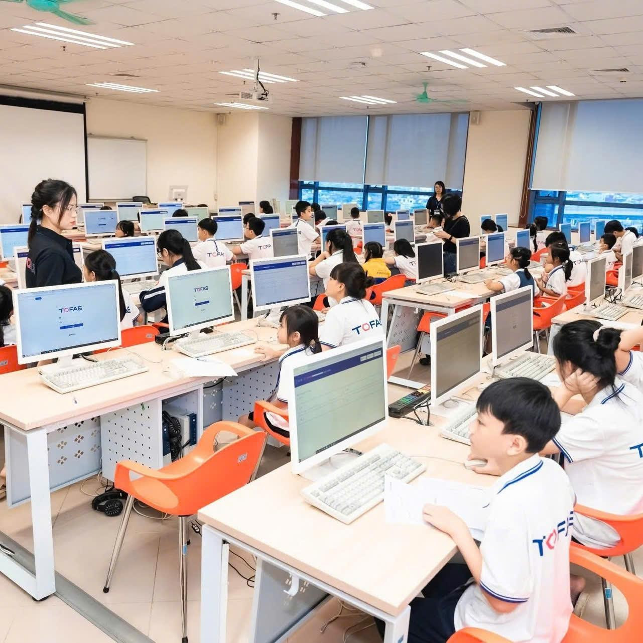Sau vòng loại và bán kết trực tuyến, học sinh cùng tranh tài trực tiếp trên máy tính tại vòng Chung kết Quốc gia image001-3573.jpg