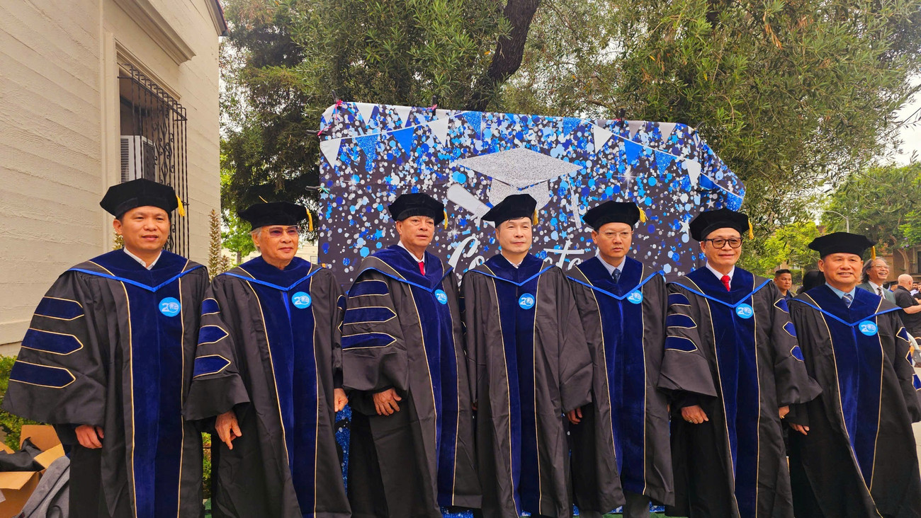 Bác sỹ Nguyễn Xuân Lam cùng các đại diện tiêu biểu ở Việt Nam được phong tặng học hàm, học vị danh dự tại Hoa Kỳ bs-lam-3.jpg
