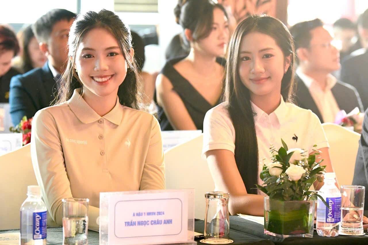 مس ویتنام 2024 Ha Truc Linh اور پہلی رنر اپ مس ویتنام 2024 Tran Ngoc Chau Anh Tien Phong Golf Championship 2025 کی پریس کانفرنس میں شاندار طور پر نمودار ہوئیں۔ 11.jpg