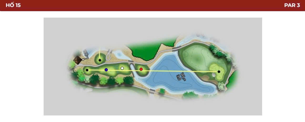 یک پار ۳ دشوار دیگر با دریاچهای در سمت راست که در امتداد مسیر به سمت قلههای دوقلو امتداد دارد. مجموعهای از موقعیتهای تی عریض، مسافت زیادی را در این سوراخ فراهم میکند. یک شوت ایمن به سمت چپ، در صورت خوششانسی، میتواند توسط تپهای از خاک به جلوی گرین برگردانده شود. یک منطقه پست در سمت چپ گرین، جایی خواهد بود که شوتهای بلند از آنجا میآیند. گرین برای شوتهای بلند کاملاً باز است، اما دسترسی به پرچم سمت راست عقب دشوار است زیرا توسط یک پناهگاه کوچک گلدانی و یک پناهگاه قفسهای که در امتداد لبه دریاچه امتداد دارد، محافظت میشود. 15.jpg