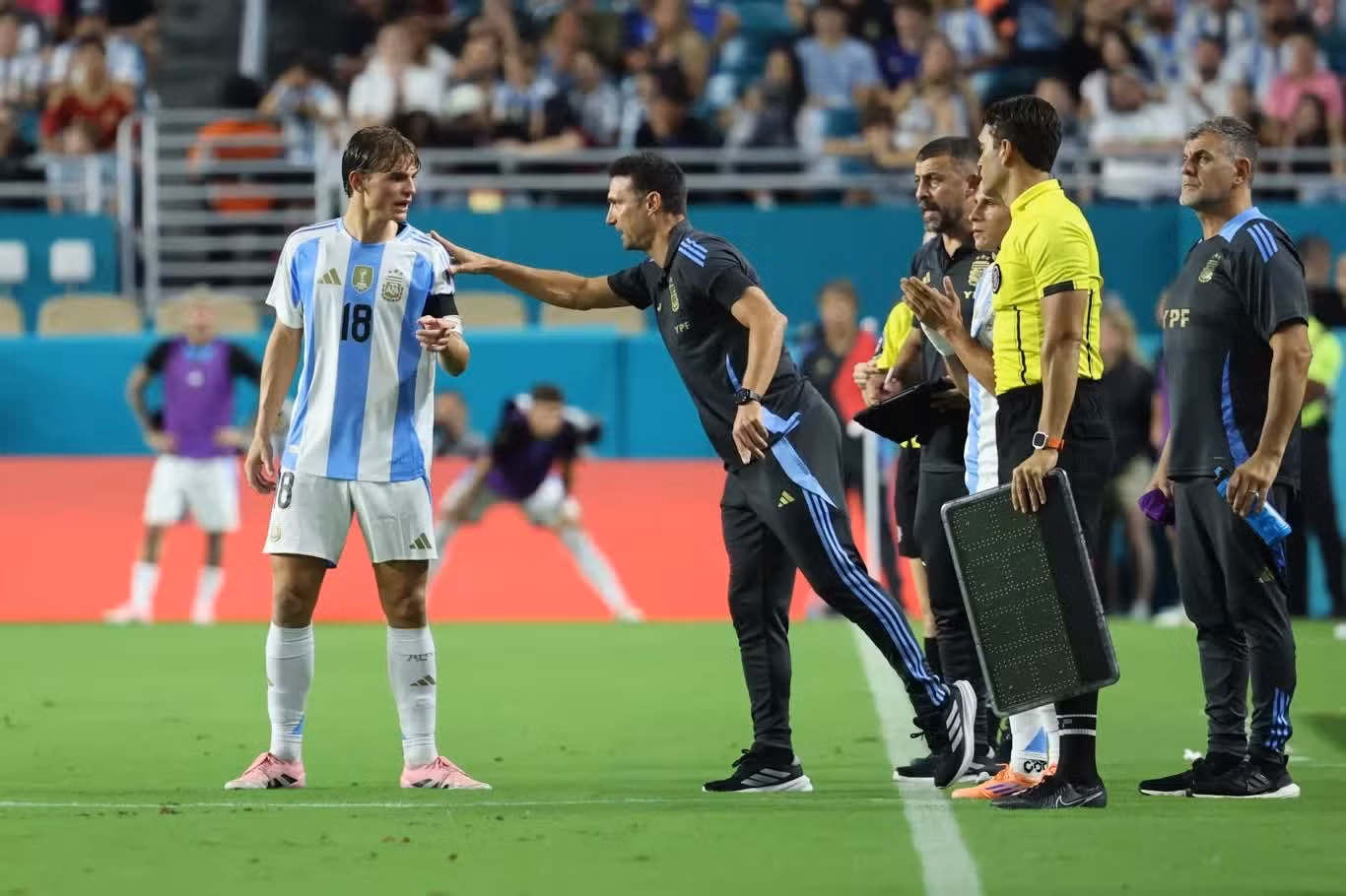 nico-paz-scaloni.jpg