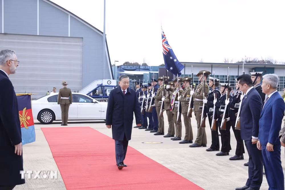 Lễ tiễn Tổng Bí thư, Chủ tịch nước Tô Lâm tại sân bay quốc tế Canberra. Ảnh: Thống Nhất/TTXVN