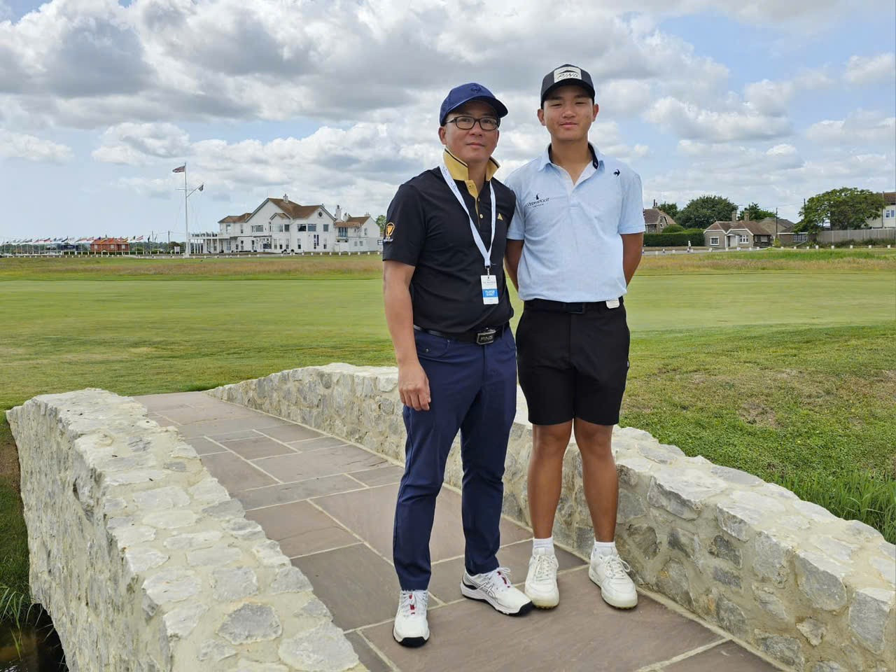 Sukces Nguyen Anh Minha wynika nie tylko z jego talentu i wysiłków, ale także ze stałego wsparcia i wskazówek jego ojca - pana Nguyen Dang Sona. 4.jpg