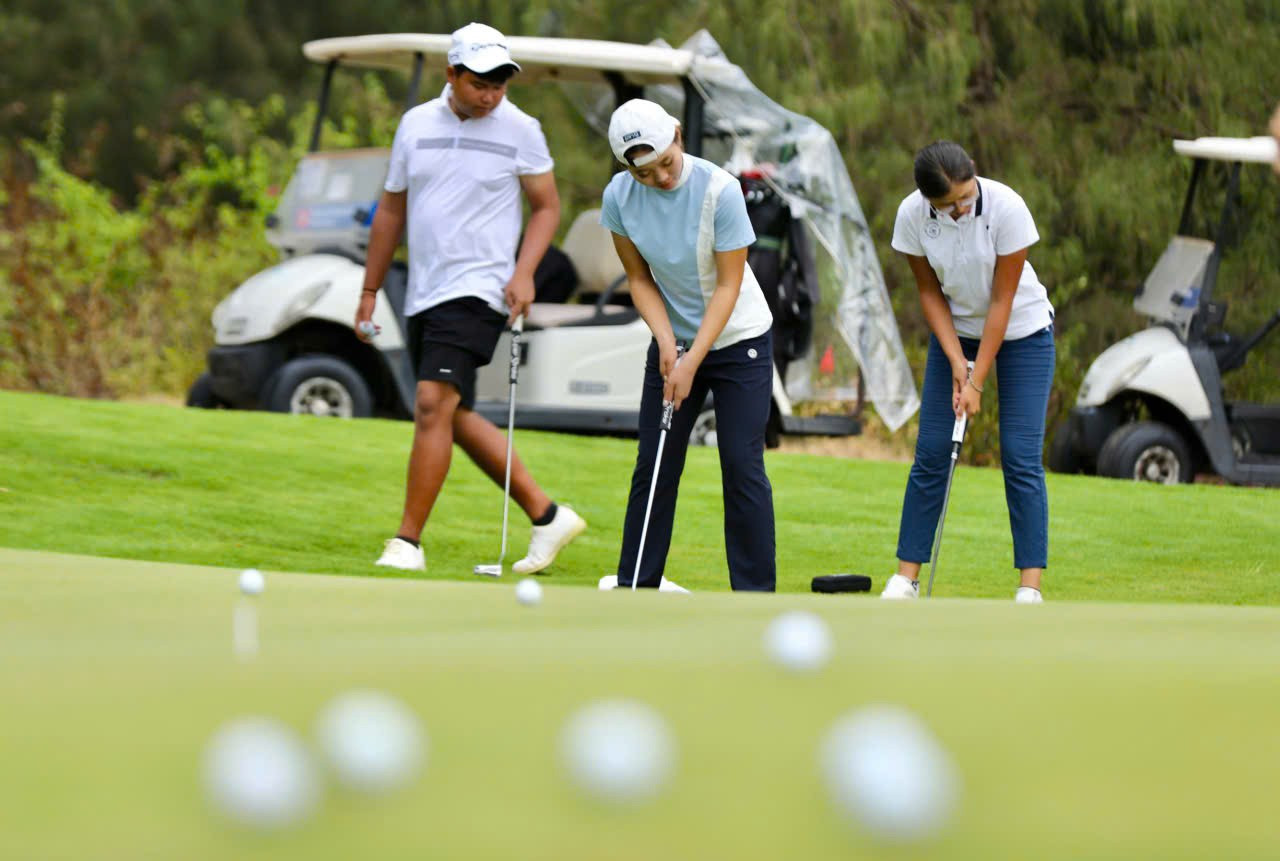 Mục tiêu là giúp golfer phát huy tối đa điểm mạnh, khắc phục điểm yếu và nâng cao thành tích ở các giải đấu sắp tới, đặc biệt là hướng tới đích đến lớn nhất trong năm: SEA Games 33 vào cuối năm. 5-9228.jpg