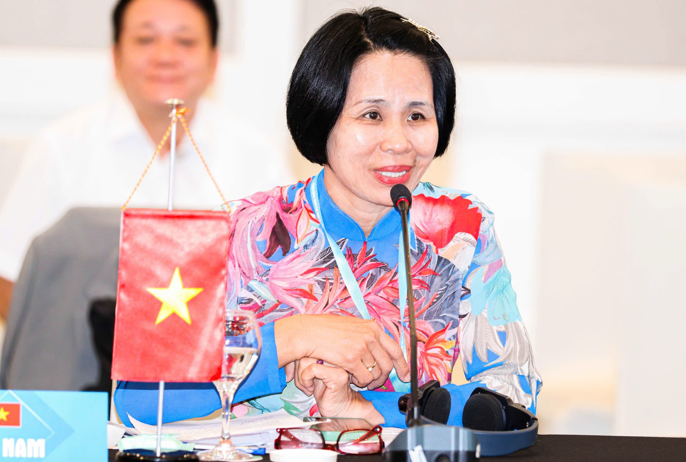 Frau Le Thi Hoang Yen – Stellvertretende Direktorin des vietnamesischen Sportministeriums – sprach auf der Konferenz 1-8409.jpg