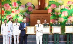 17 tập thể, cá nhân, trong đó có doanh nhân được trao tặng danh hiệu Anh hùng 