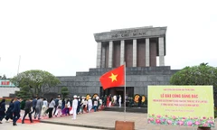 Đại biểu điển hình toàn quốc học tập và làm theo tư tưởng, đạo đức, phong cách Hồ Chí Minh báo công dâng Bác