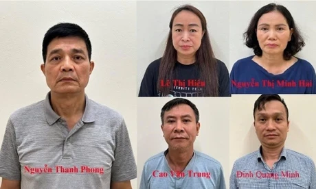 Hai cựu Cục trưởng Cục An toàn thực phẩm hầu tòa vụ 'ăn chia' tiền hối lộ