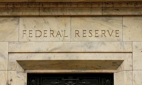 Chia rẽ quan điểm về đợt hạ lãi suất 'diều hâu' của Fed