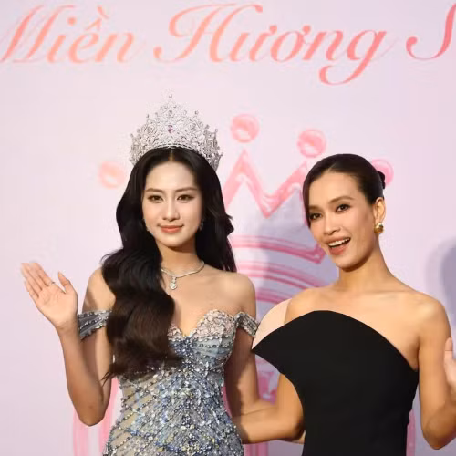 Hoa hậu Hà Trúc Linh và Chị Đẹp Ái Phương "đu trend" cực dễ thương