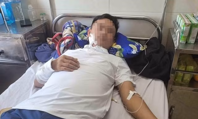 Mang súng đến nhà đòi nợ, 4 đối tượng bị khởi tố