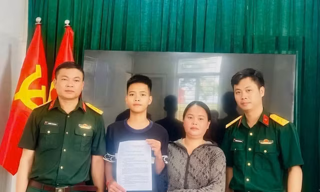 Không chờ gọi tên, những người trẻ tự nguyện viết đơn nhập ngũ