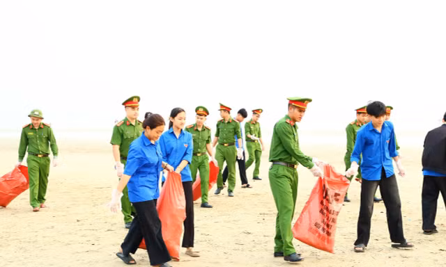 Tuổi trẻ Hà Tĩnh chung tay gìn giữ môi trường ngày Chủ nhật xanh