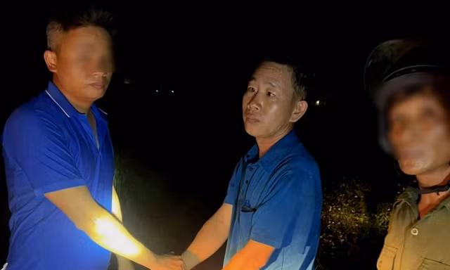 Vây bắt người đàn ông cầm dao đâm chết vợ cũ trong đêm