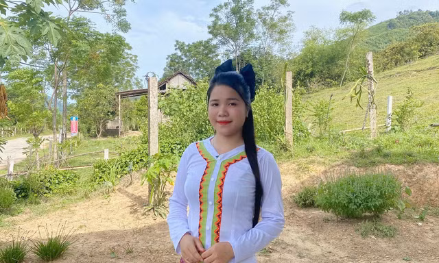  Nữ cử nhân người Chứt đầu tiên trở thành Đảng viên trẻ nhất bản 
