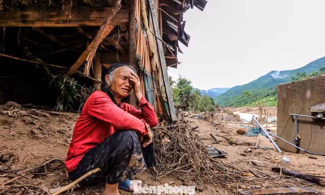 Xót xa bản làng ở Nghệ An hàng chục ngôi nhà bị lũ san phẳng