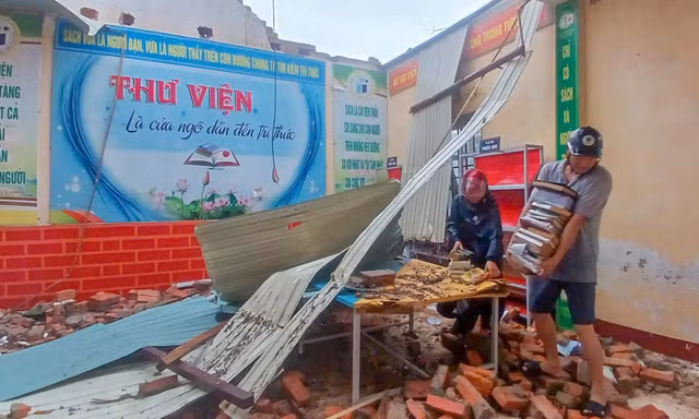 Trường học ngổn ngang sau bão, thầy cô lo không có phòng học cho năm học mới