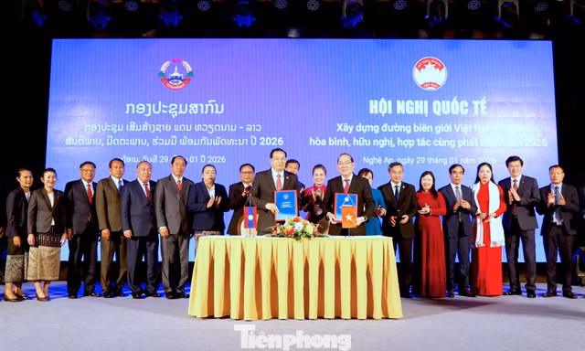 Xây dựng đường biên giới Việt Nam - Lào hòa bình, hữu nghị