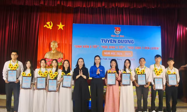 Hà Tĩnh tuyên dương học sinh, sinh viên tiêu biểu