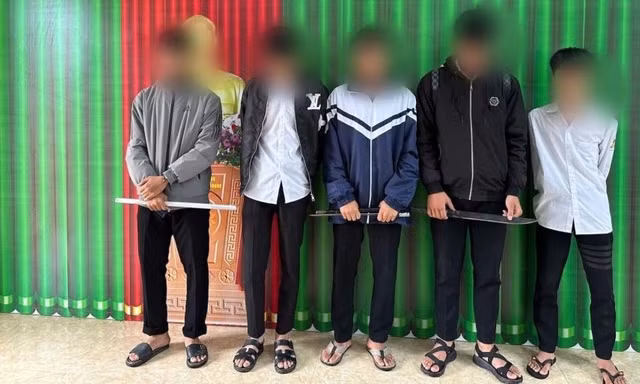 Ngăn chặn nhóm học sinh chuẩn bị hung khí để giải quyết mâu thuẫn