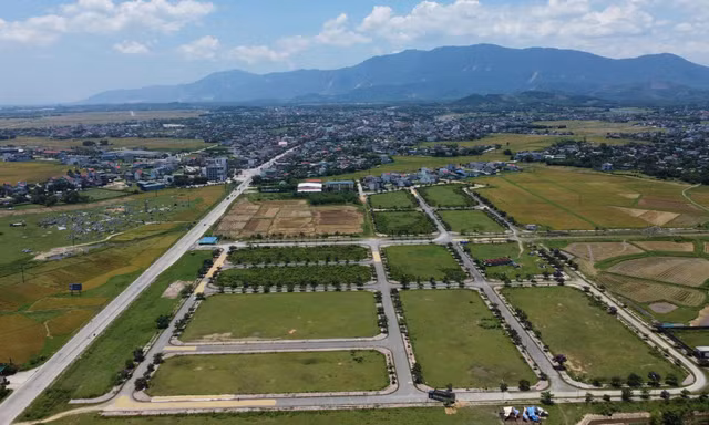 Hà Tĩnh: Gần 50 lô đất sau 10 năm ế ẩm bất ngờ được đấu giá trúng cao gây 'sốc'