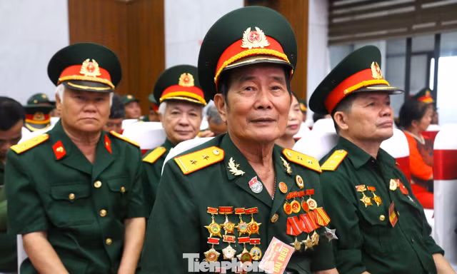 Trong dòng chảy ký ức hào hùng vẫn không ngừng nhớ thương đồng đội