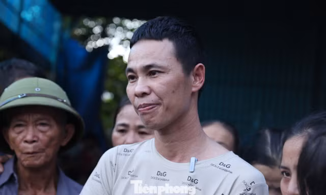 Anh nông dân bán gà lôi trắng: 'Chuyến trở về nhà lần này cứ như giấc mơ'