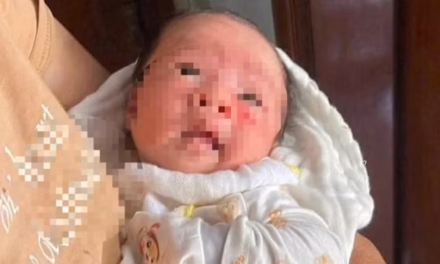 Bé gái sơ sinh bị bỏ rơi cùng giỏ đồ có 15 triệu đồng