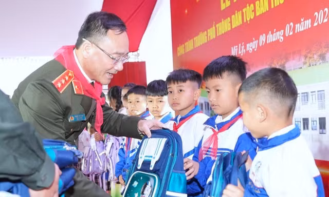 Bộ Công an khánh thành trường học ở vùng biên Nghệ An