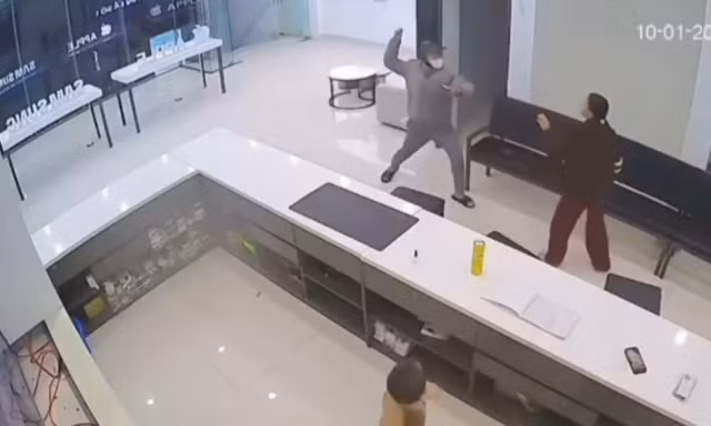Tên cướp cửa hàng điện thoại ở Nghệ An đã bị bắt tại TPHCM