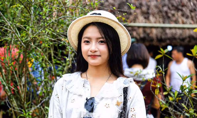 Hàng vạn người về quê Bác ngày thống nhất non sông