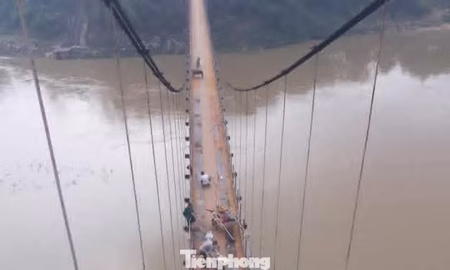Tạm dừng lưu thông cầu treo ở Nghệ An