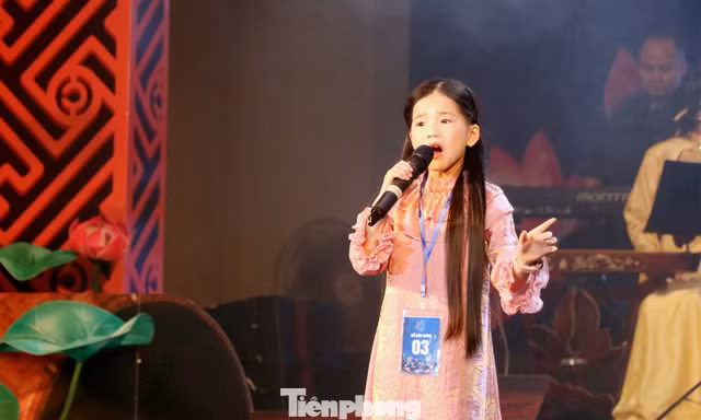 Cô bé 8 tuổi gây ấn tượng với làn điệu Ví, Giặm